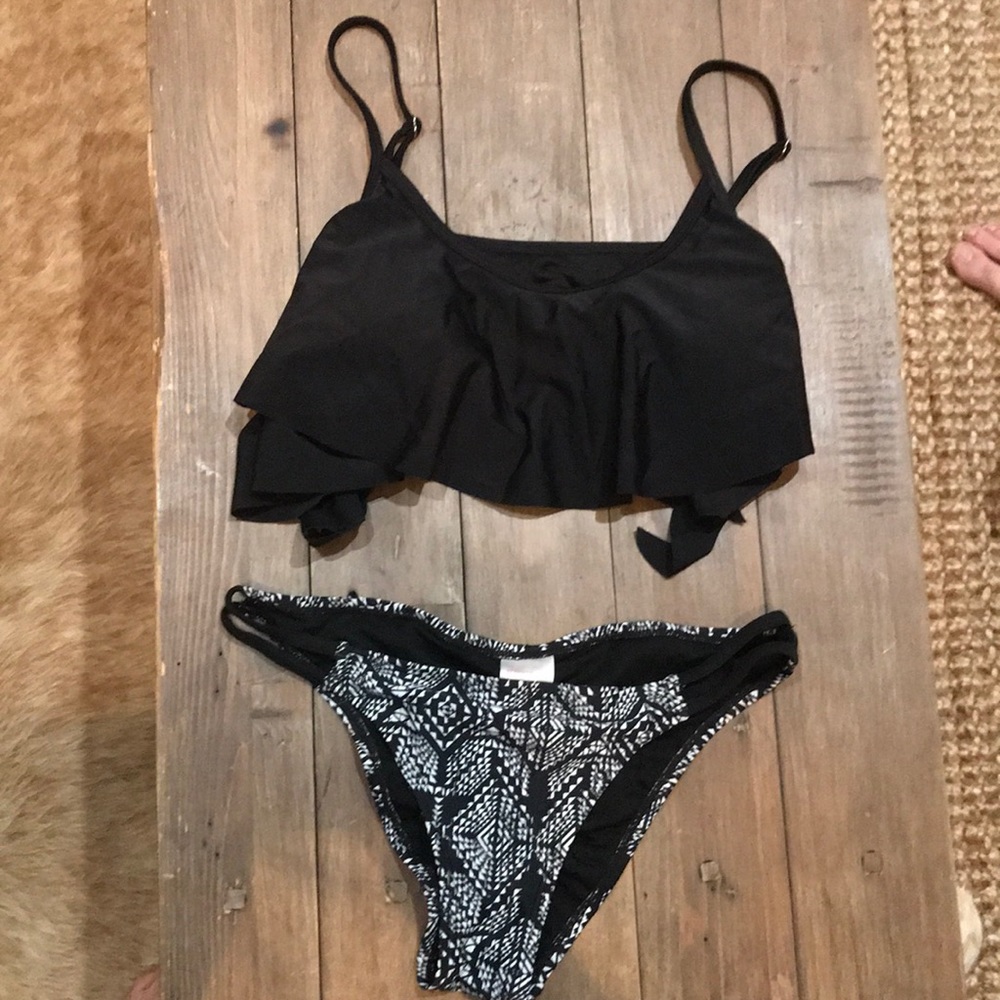 Sexy black two piece! - Picture 1 of 6